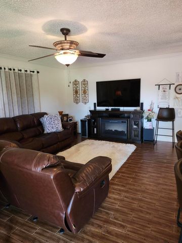 101 Country Lane, Boynton Beach, FL 33435
