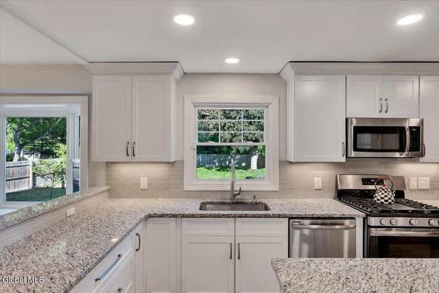 3025 Evelyn Drive, Guilderland, NY 12303