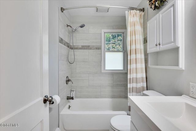 3025 Evelyn Drive, Guilderland, NY 12303