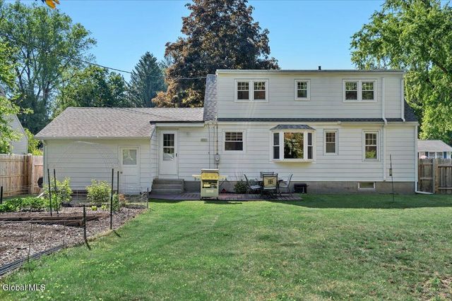 3025 Evelyn Drive, Guilderland, NY 12303