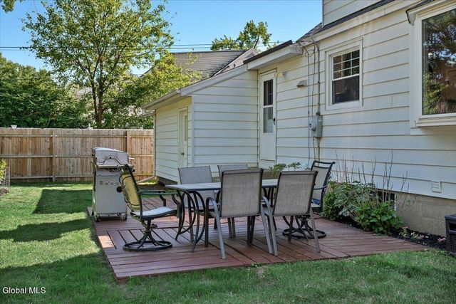 3025 Evelyn Drive, Guilderland, NY 12303
