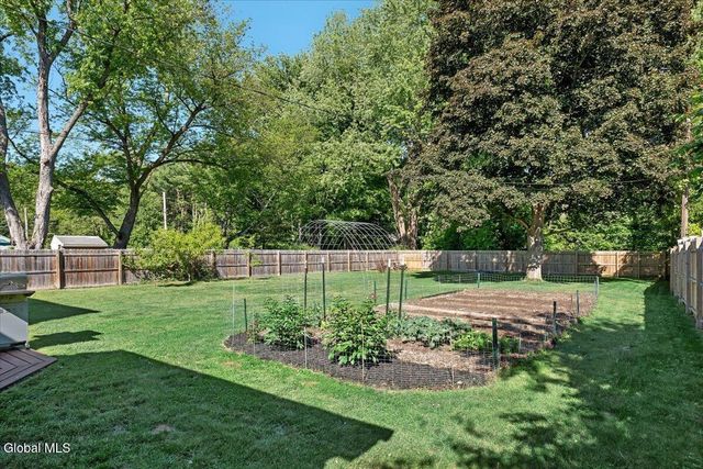 3025 Evelyn Drive, Guilderland, NY 12303