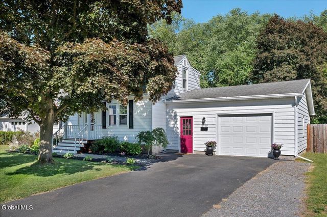3025 Evelyn Drive, Guilderland, NY 12303