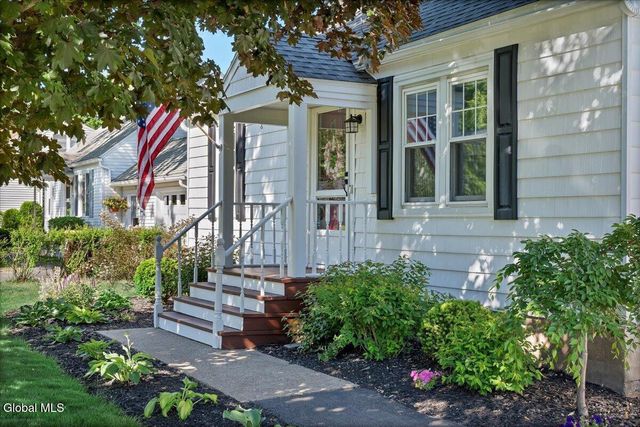 3025 Evelyn Drive, Guilderland, NY 12303