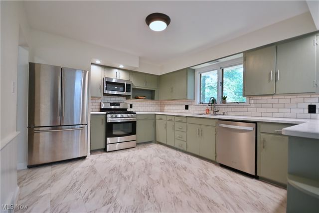 365 Sleepy Hollow Drive, Canfield, OH 44406