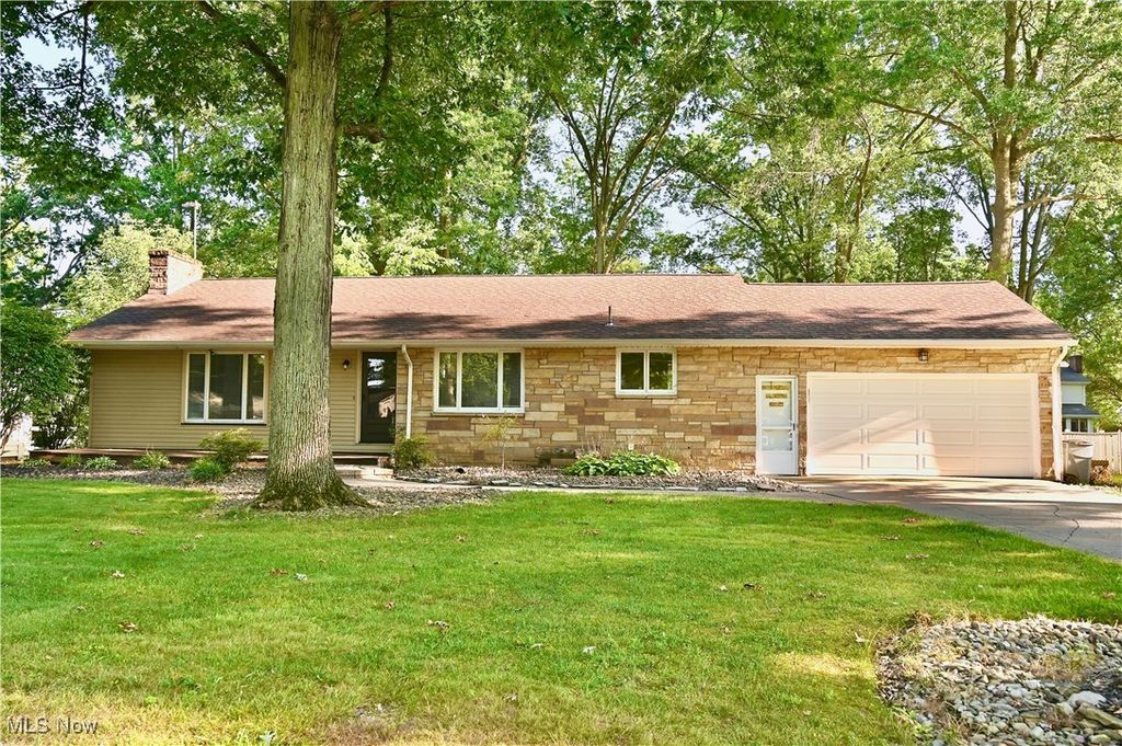 365 Sleepy Hollow Drive, Canfield, OH 44406