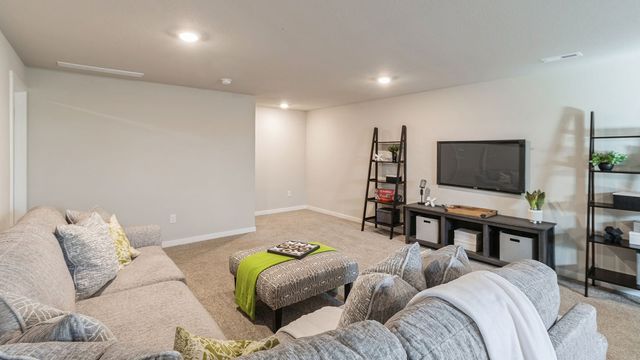 2400 SE Billings Place, West Des Moines, IA 50265