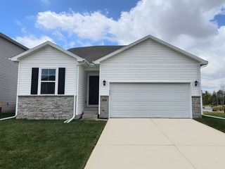 2400 SE Billings Place, West Des Moines, IA 50265