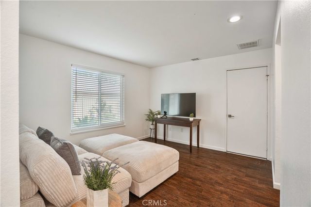 1504 Santiago Court, Bakersfield, CA 93307