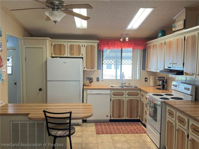 1528 Caribbean Road, Sebring, FL 33870