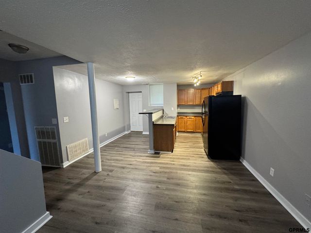 649 S 19th Avenue, Omaha, NE 68102