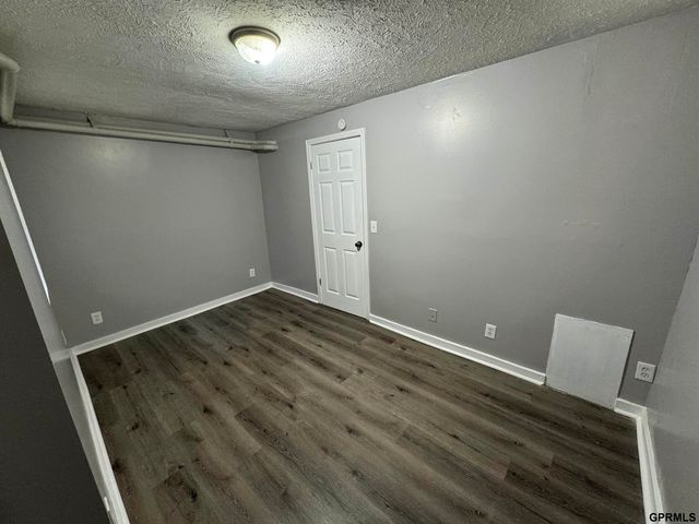 649 S 19th Avenue, Omaha, NE 68102