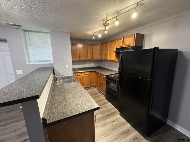 649 S 19th Avenue, Omaha, NE 68102