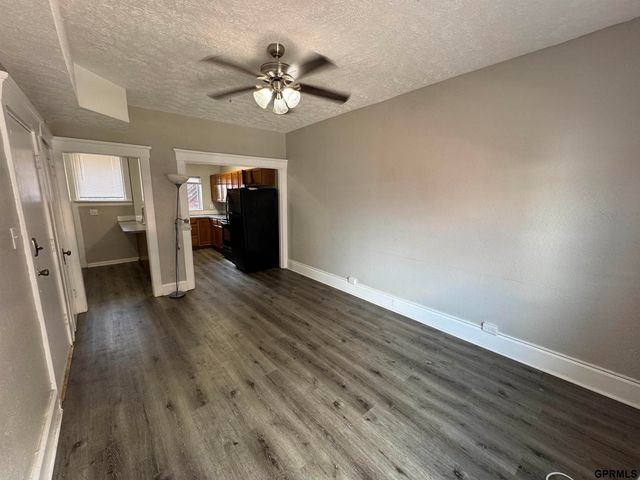 649 S 19th Avenue, Omaha, NE 68102