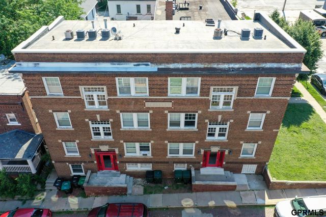 649 S 19th Avenue, Omaha, NE 68102