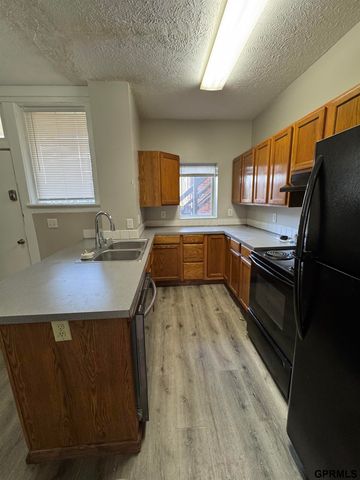 649 S 19th Avenue, Omaha, NE 68102