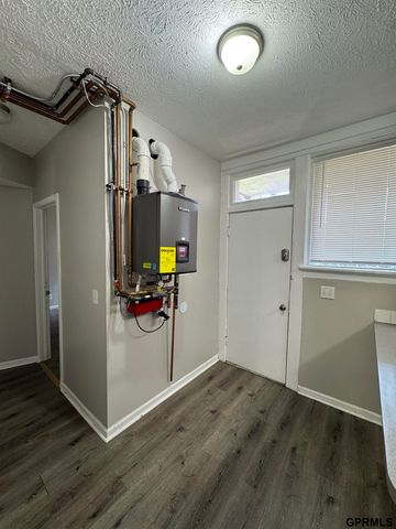 649 S 19th Avenue, Omaha, NE 68102