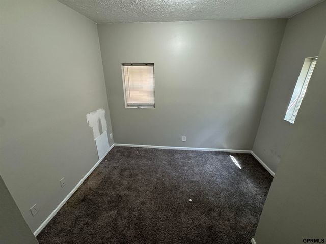 649 S 19th Avenue, Omaha, NE 68102