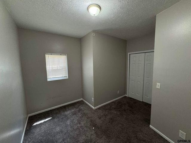 649 S 19th Avenue, Omaha, NE 68102