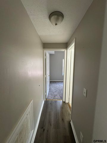 649 S 19th Avenue, Omaha, NE 68102