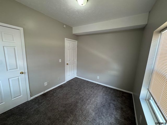 649 S 19th Avenue, Omaha, NE 68102