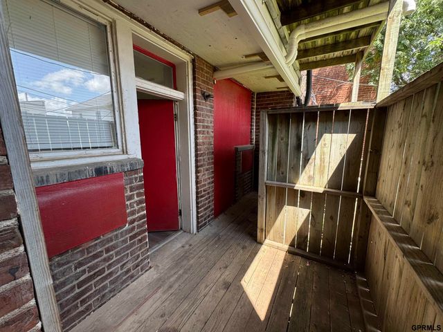 649 S 19th Avenue, Omaha, NE 68102