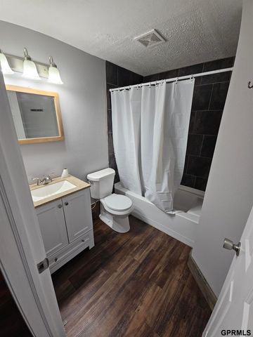 649 S 19th Avenue, Omaha, NE 68102