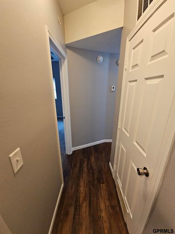 649 S 19th Avenue, Omaha, NE 68102