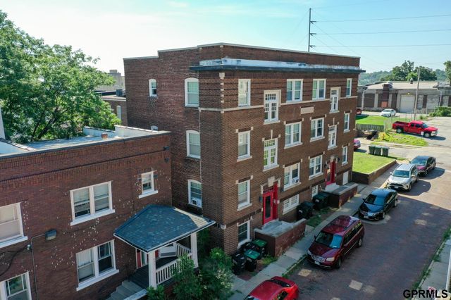 649 S 19th Avenue, Omaha, NE 68102