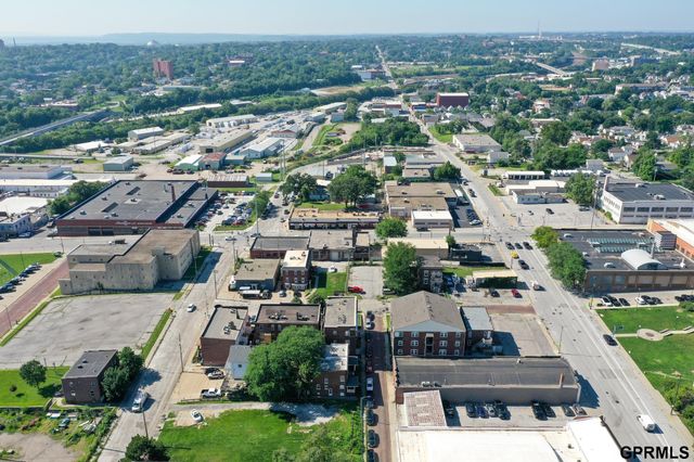 649 S 19th Avenue, Omaha, NE 68102