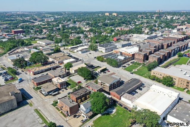 649 S 19th Avenue, Omaha, NE 68102