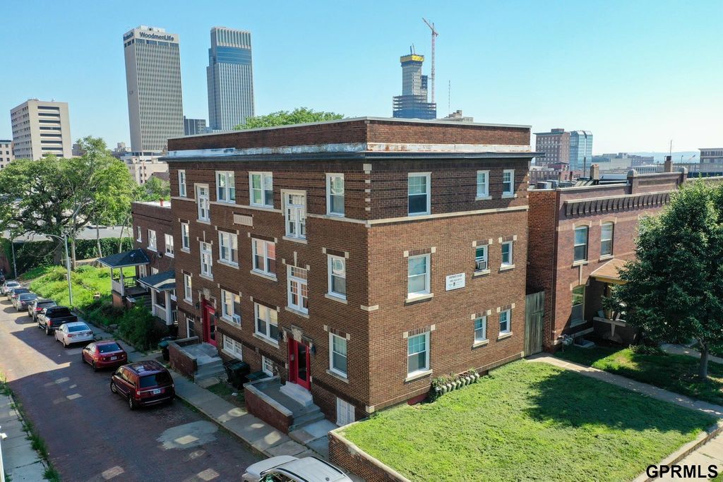 649 S 19th Avenue, Omaha, NE 68102