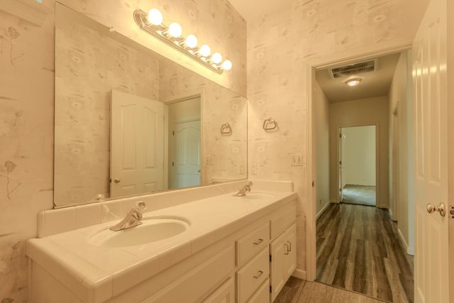 2344 W Tokay St, Lodi, CA 95242