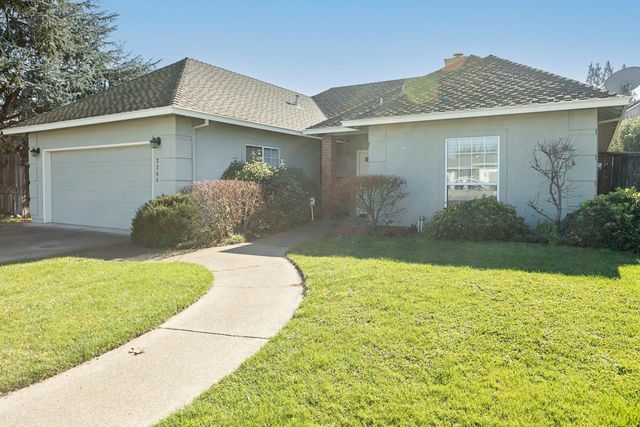 2344 W Tokay St, Lodi, CA 95242