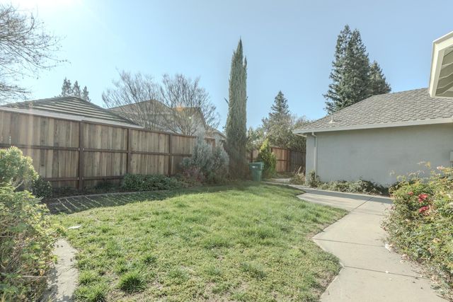 2344 W Tokay St, Lodi, CA 95242