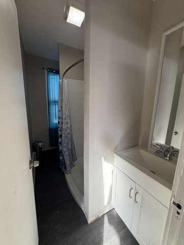 9 Stapleton St, New Bedford, MA 02744