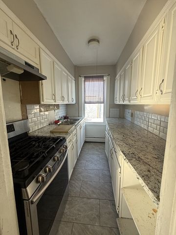 9 Stapleton St, New Bedford, MA 02744