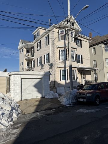 9 Stapleton St, New Bedford, MA 02744