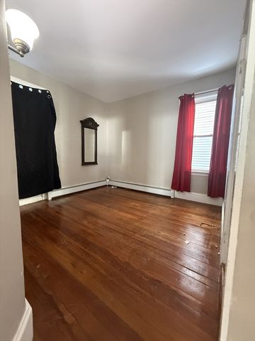 9 Stapleton St, New Bedford, MA 02744