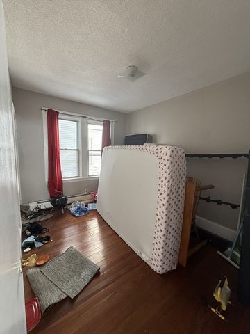 9 Stapleton St, New Bedford, MA 02744