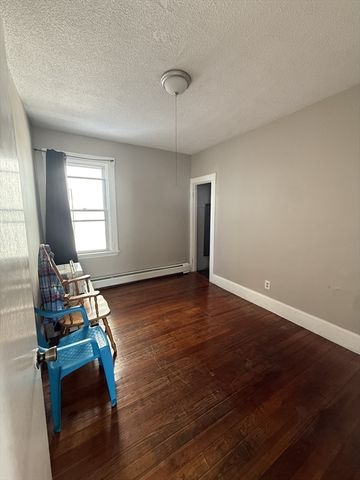 9 Stapleton St, New Bedford, MA 02744