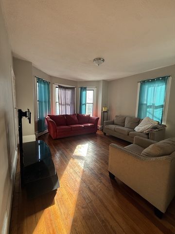 9 Stapleton St, New Bedford, MA 02744