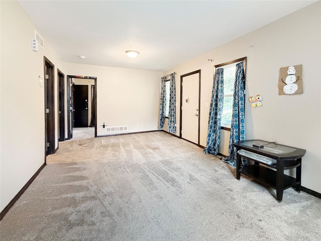 3114 S Union Street, Des Moines, IA 50315