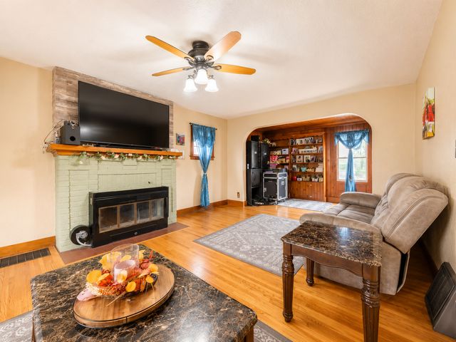 902 4th Avenue SW, Austin, MN 55912
