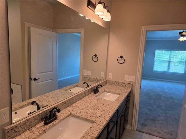 6159 W Limerick Way, Fayetteville, AR 72704