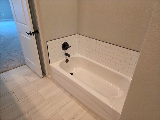 6159 W Limerick Way, Fayetteville, AR 72704