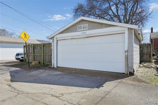 5705 Lisette Avenue, St Louis, MO 63109