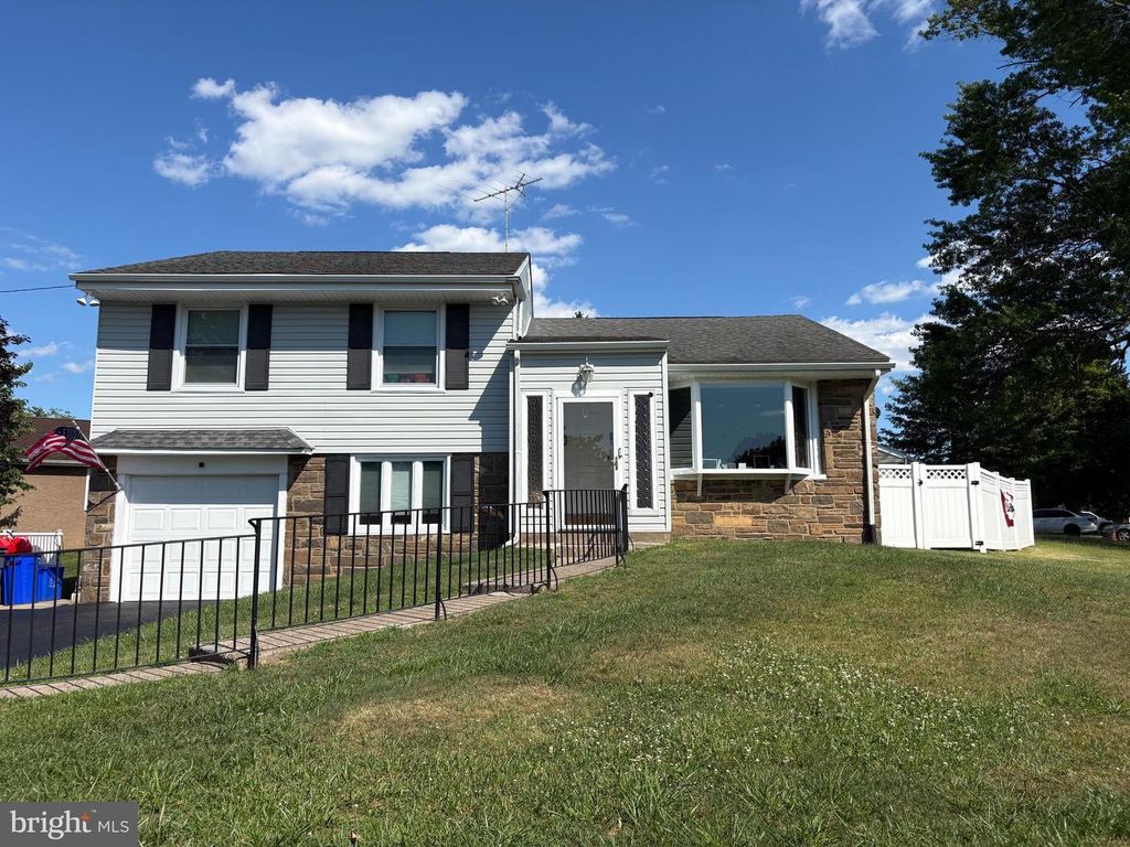 1101 CRESWOOD RD, Philadelphia, PA 19115
