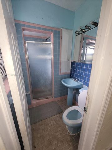 1300 Marseille Dr, Miami Beach, FL 33141