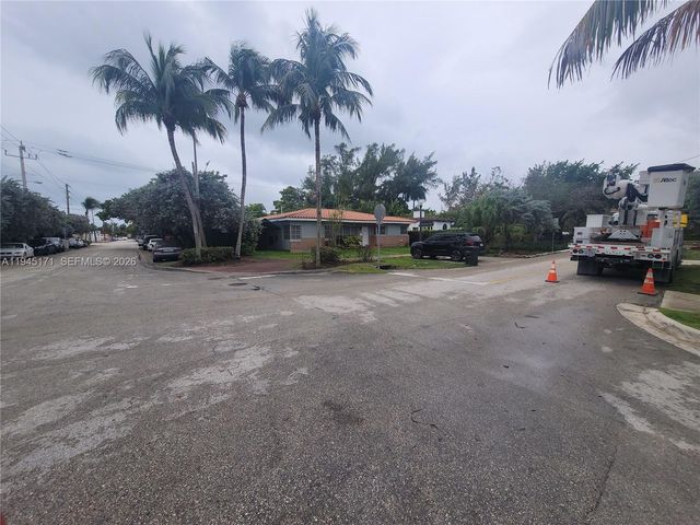 1300 Marseille Dr, Miami Beach, FL 33141